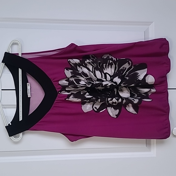 Rickis Floral bubble V-neck tank - Picture 1 of 3